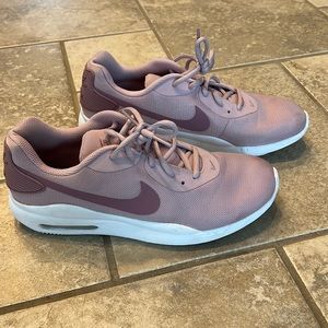 Women’s size 10 Nike Air - smokefree home